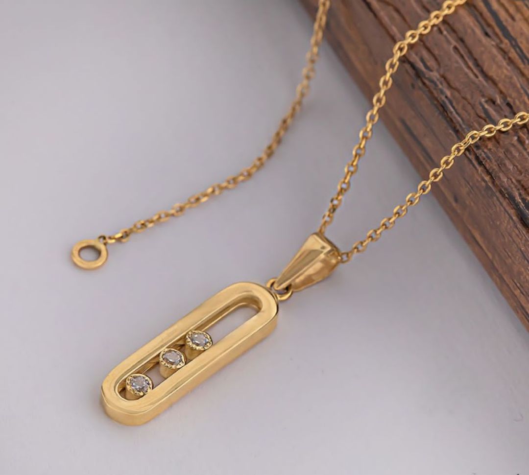 Collier Élégant Doré à Trois Pierres 