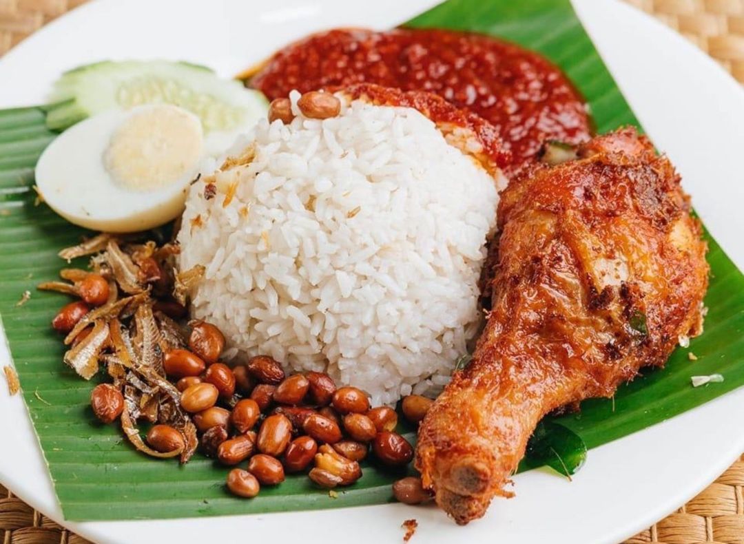 Nasi Lemak Ayam (Halal-حلال)