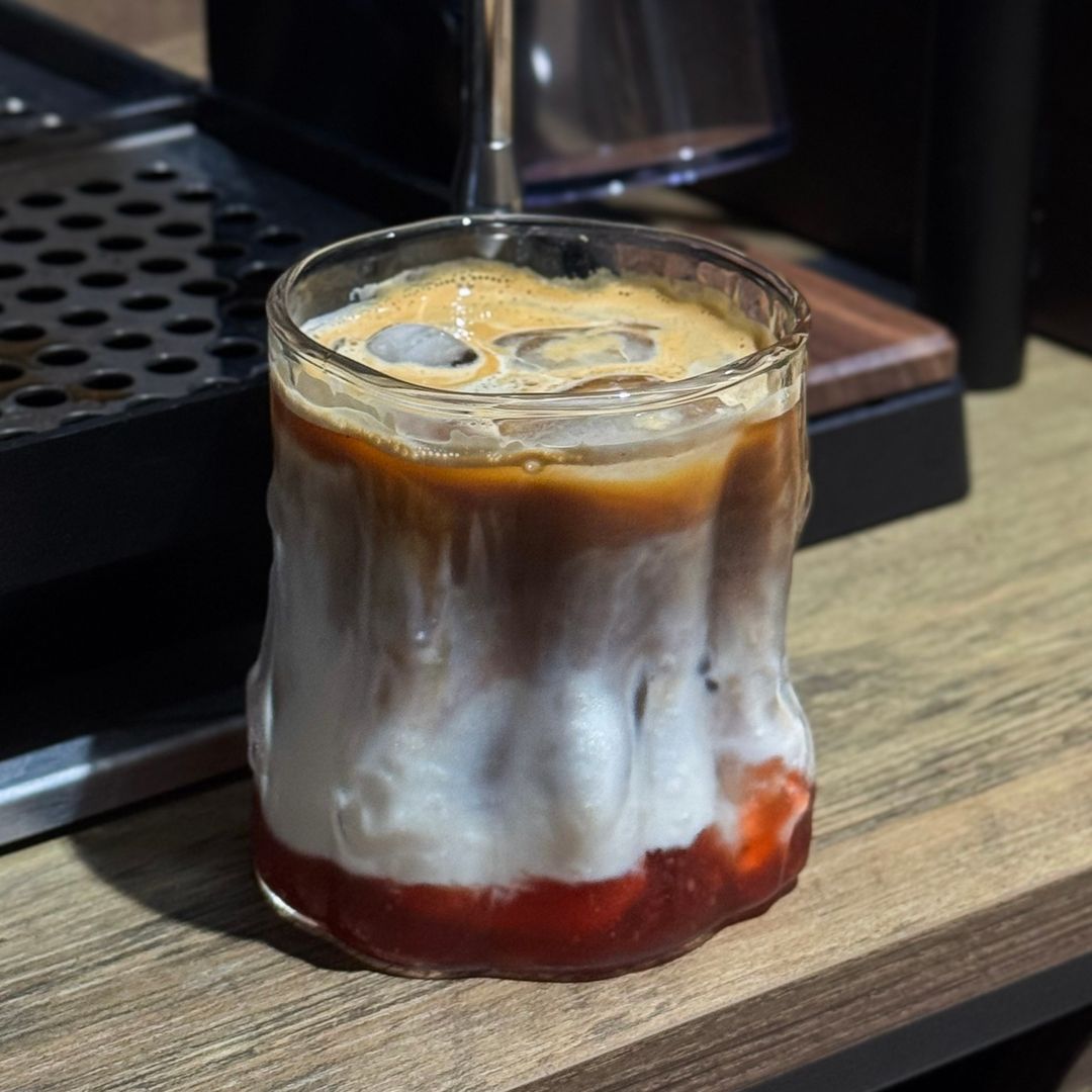 Strawberry Latte (Iced only)