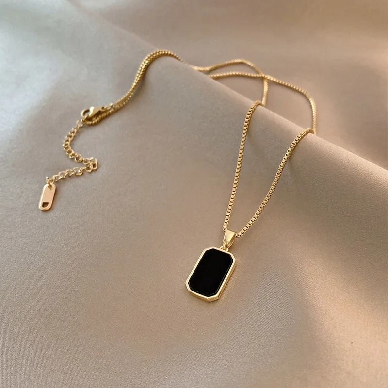L’élégance sans effort – Collier Femme DIEYURO en Acier 316L Doré
