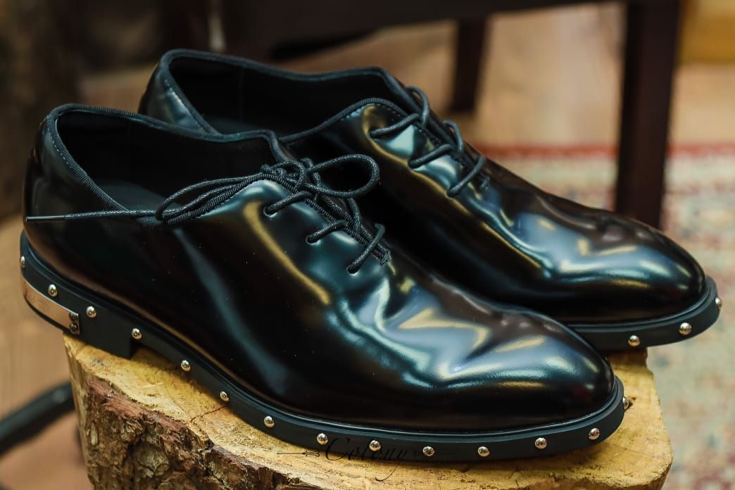 Black formal shoe