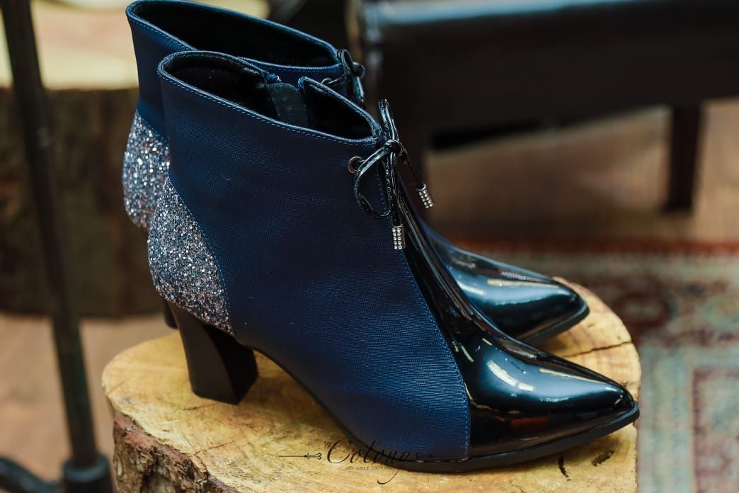 Heel boots