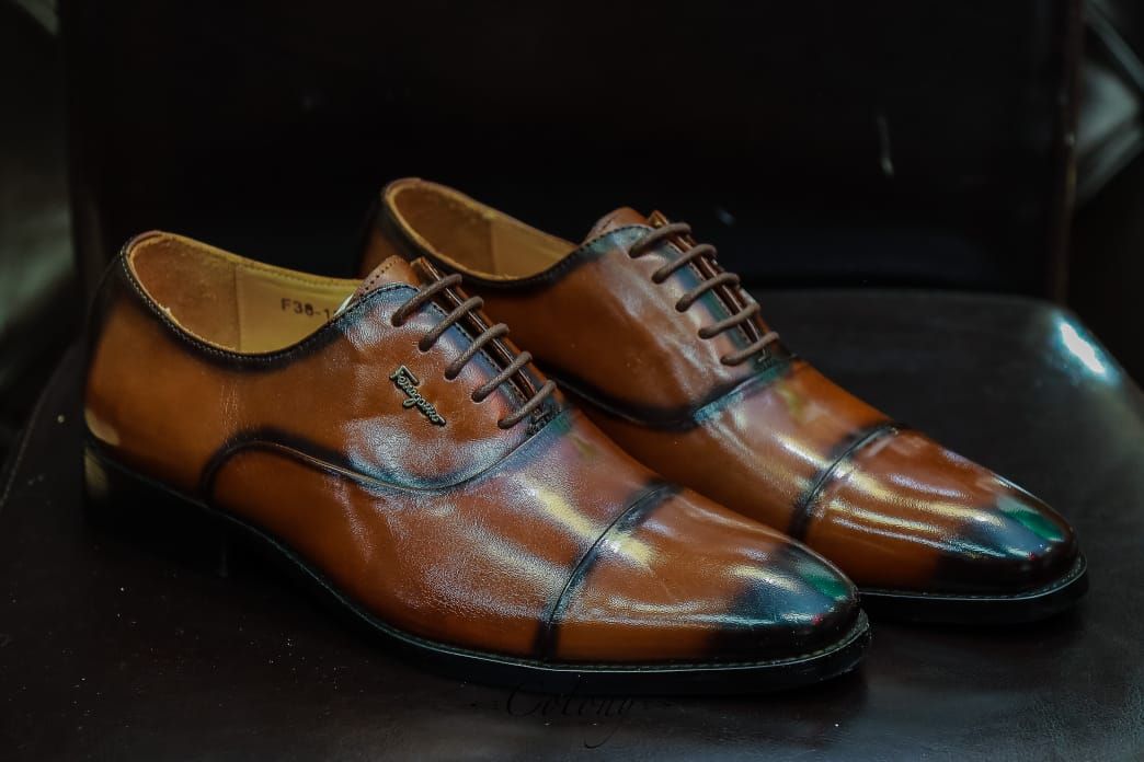 Formal shoe two tone