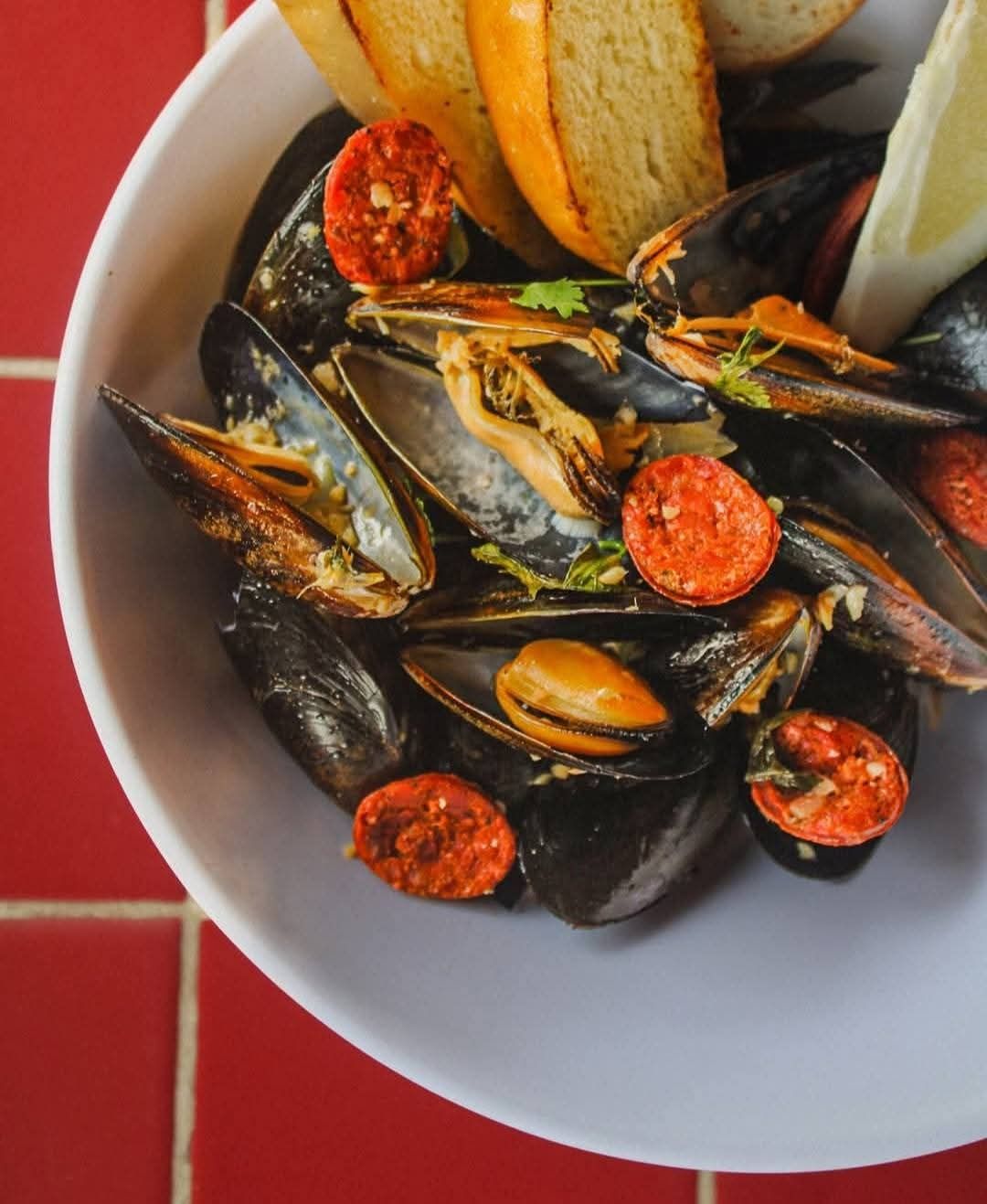 Mejillones con Chorizo Español (Mussels with Spanish Chorizo)
