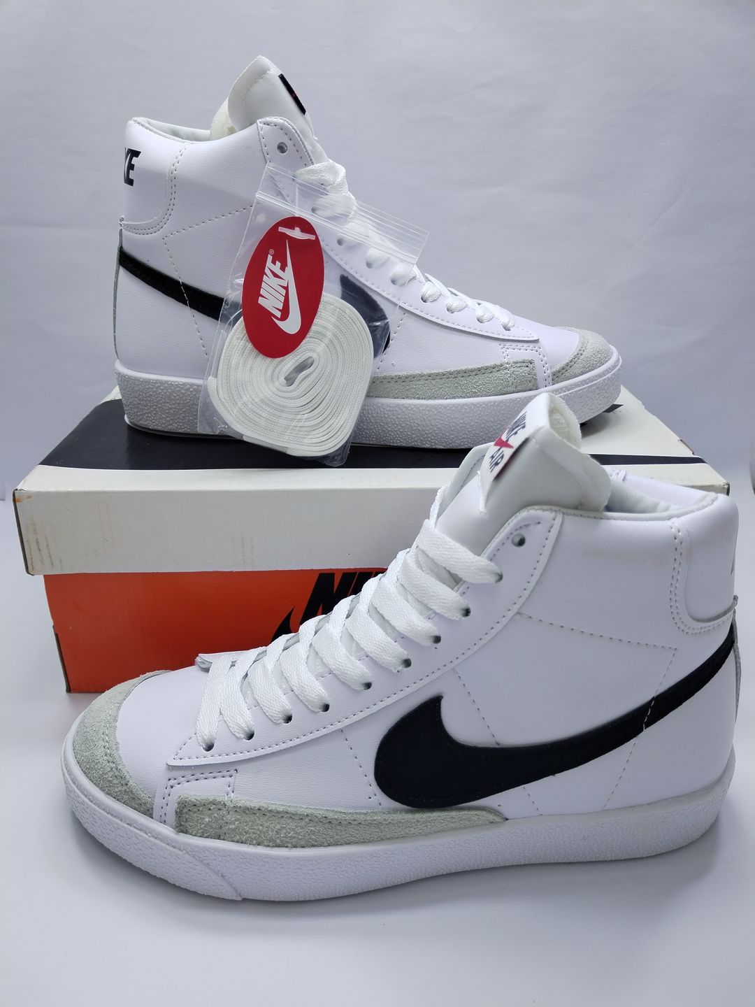 BLAZER MID