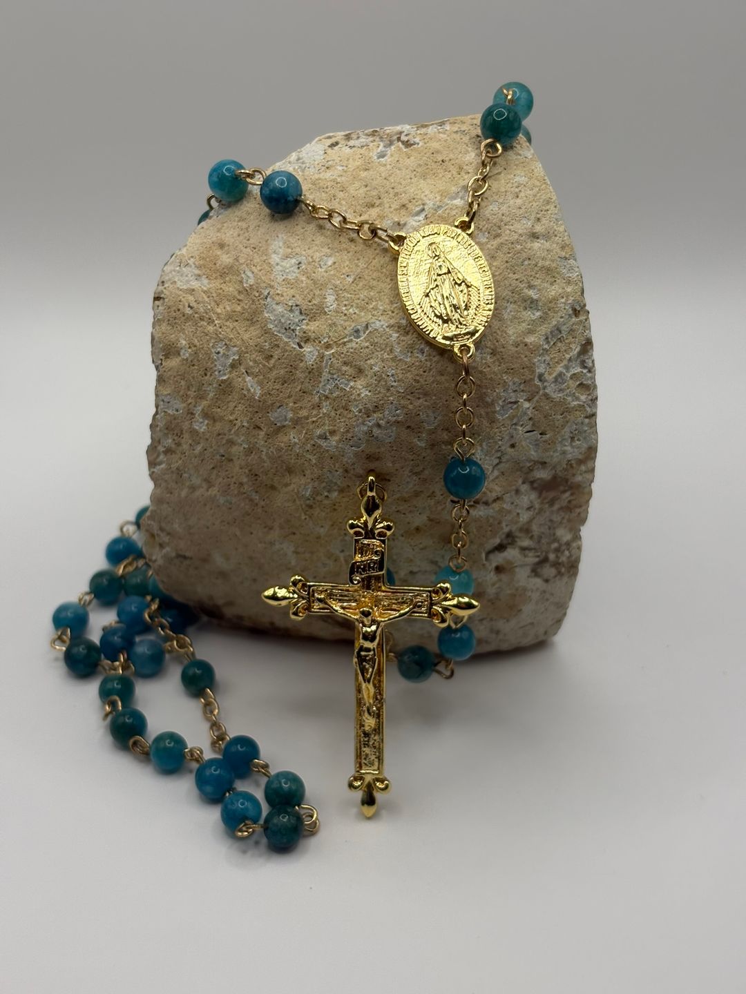 Rosario de Apatita de 6mm Chapado en oro 18k