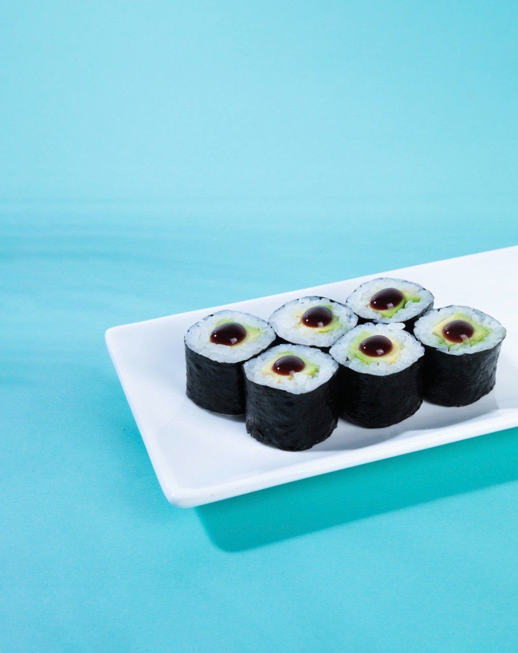 Maki roll with avocado (165g)