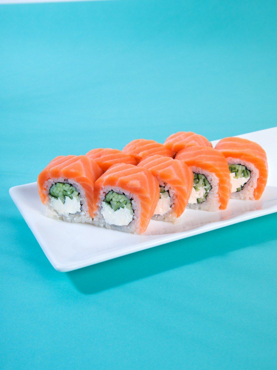 Philadelphia deluxe with cucumber (300g) 8pc