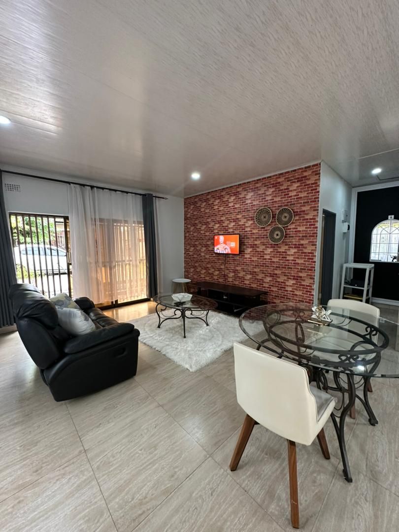 Large 1 Bedroom Apartment 