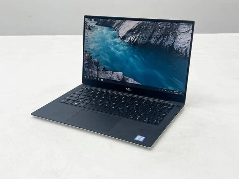  Dell XPS 13 9380 – Core i7 8e Gen, 16Go RAM, 256Go SSD, Écran Tactile