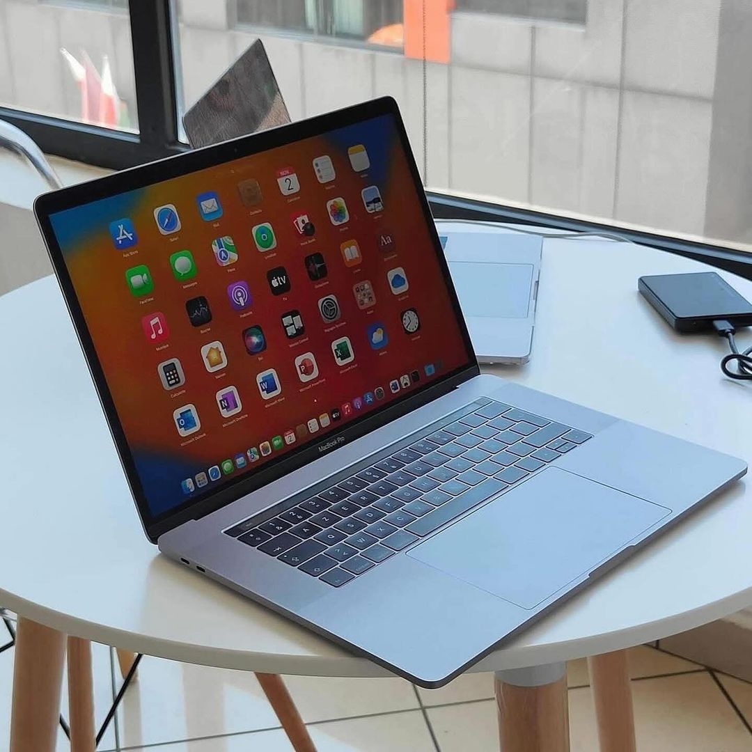  MacBook Pro 16 pouces Touch Bar 2019 – Core i7, 16Go RAM, 512Go SSD