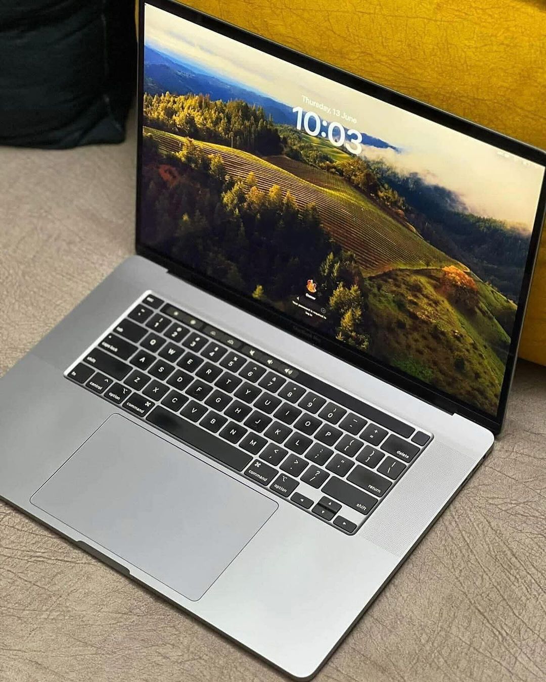 MacBook Pro 16 pouces Touch Bar 2019 -Core i7, 16Go RAM, 512Go SSD