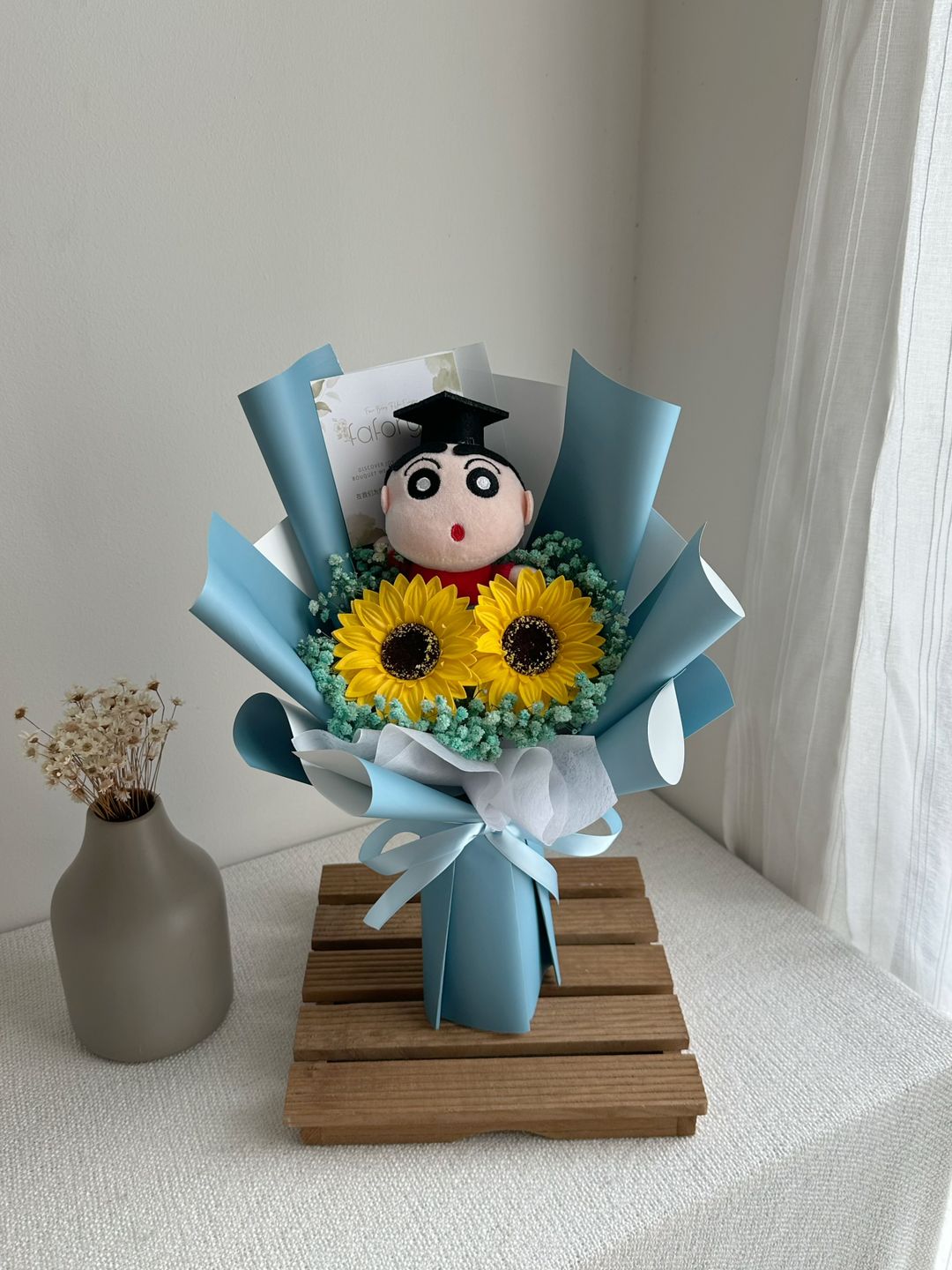 Graduation Shin Chan Bouquet 