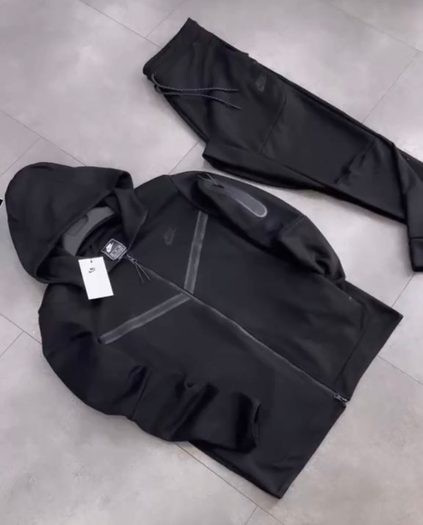 Sweat Nike tech complet cagoule