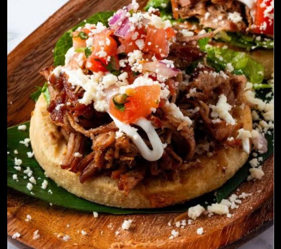Sope de Carnitas 