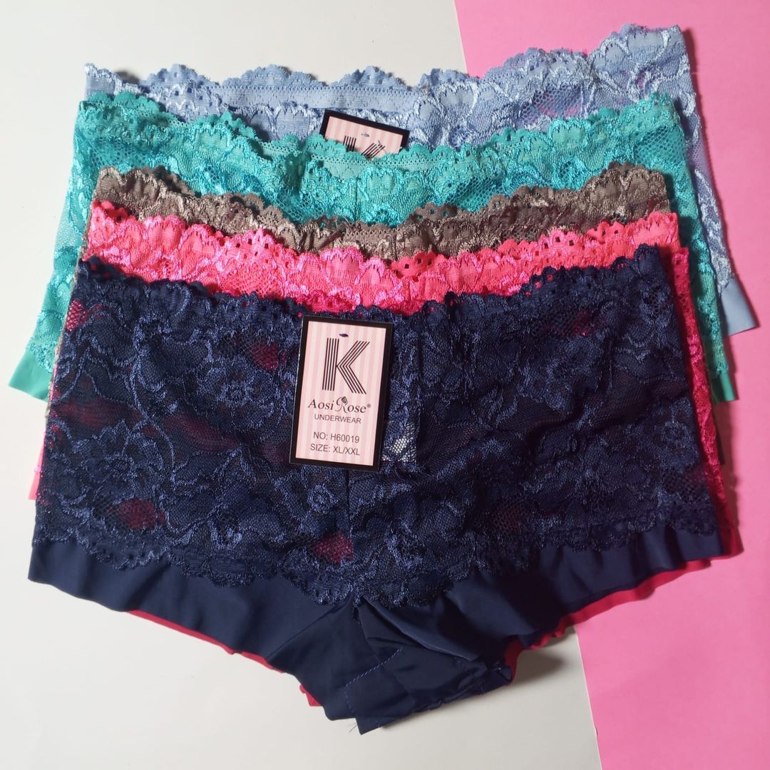 Cueca Cintura Alta com Renda Floral