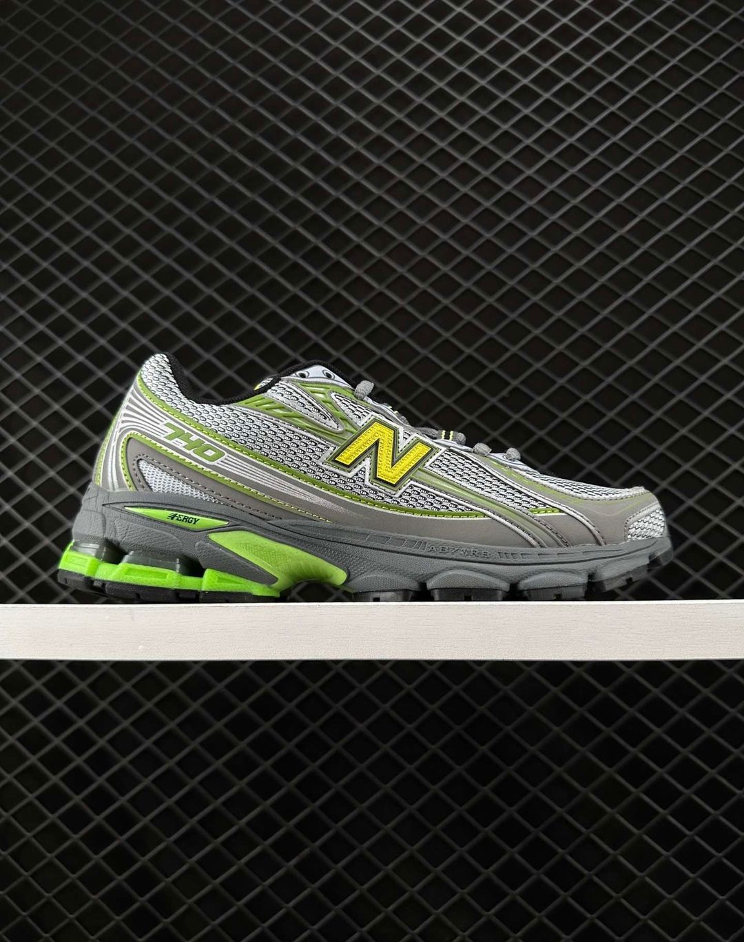NEW BALANCE T40