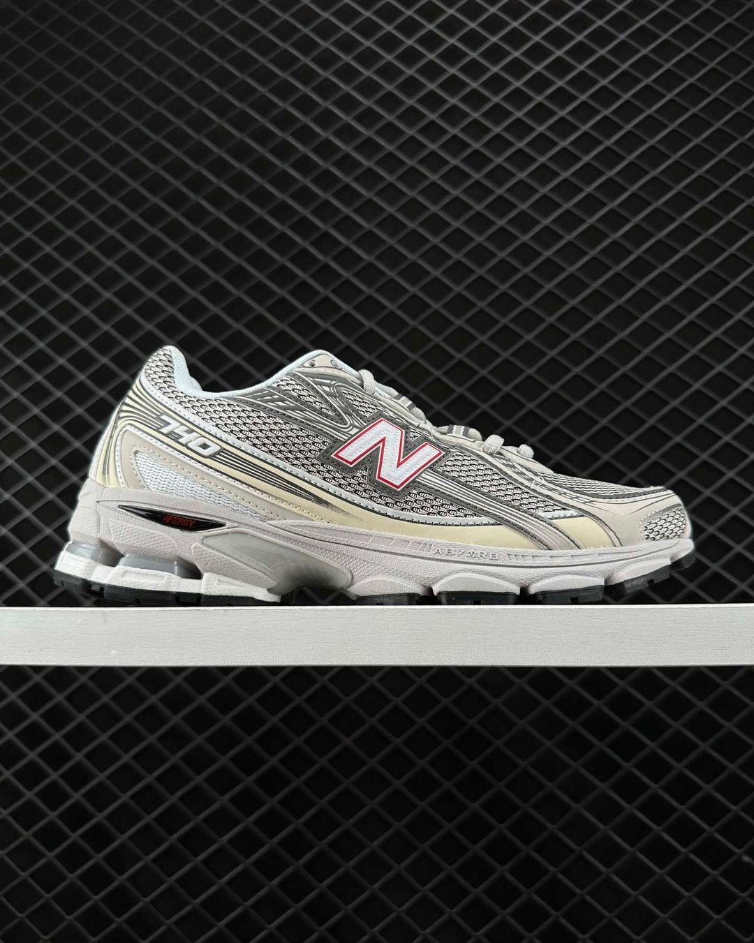NEW BALANCE T40