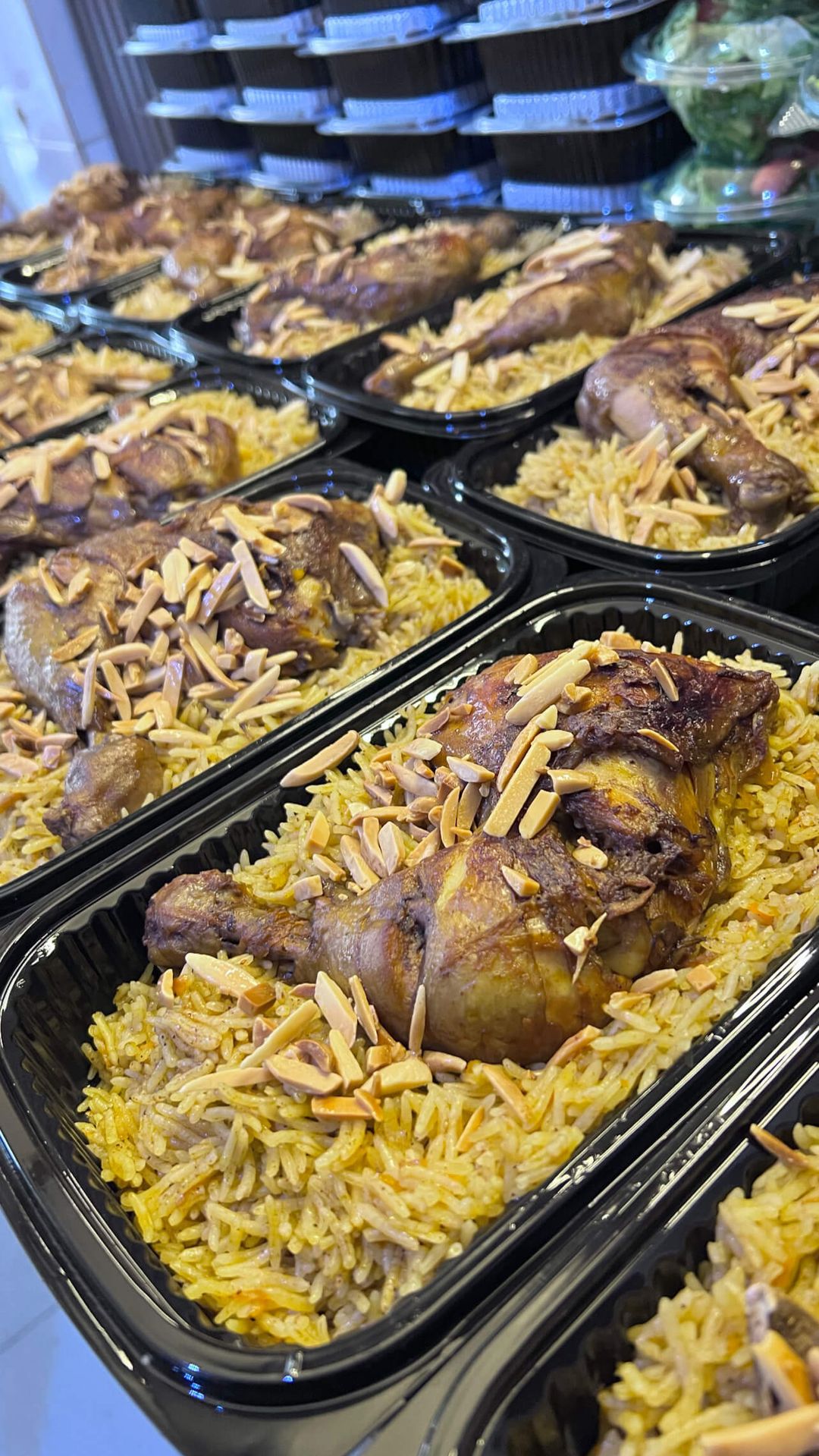 كبسة على دجاج محمر 