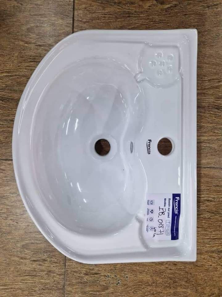 Lavabo au mur 