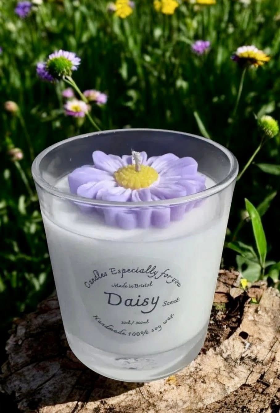 Daisy scented candle 