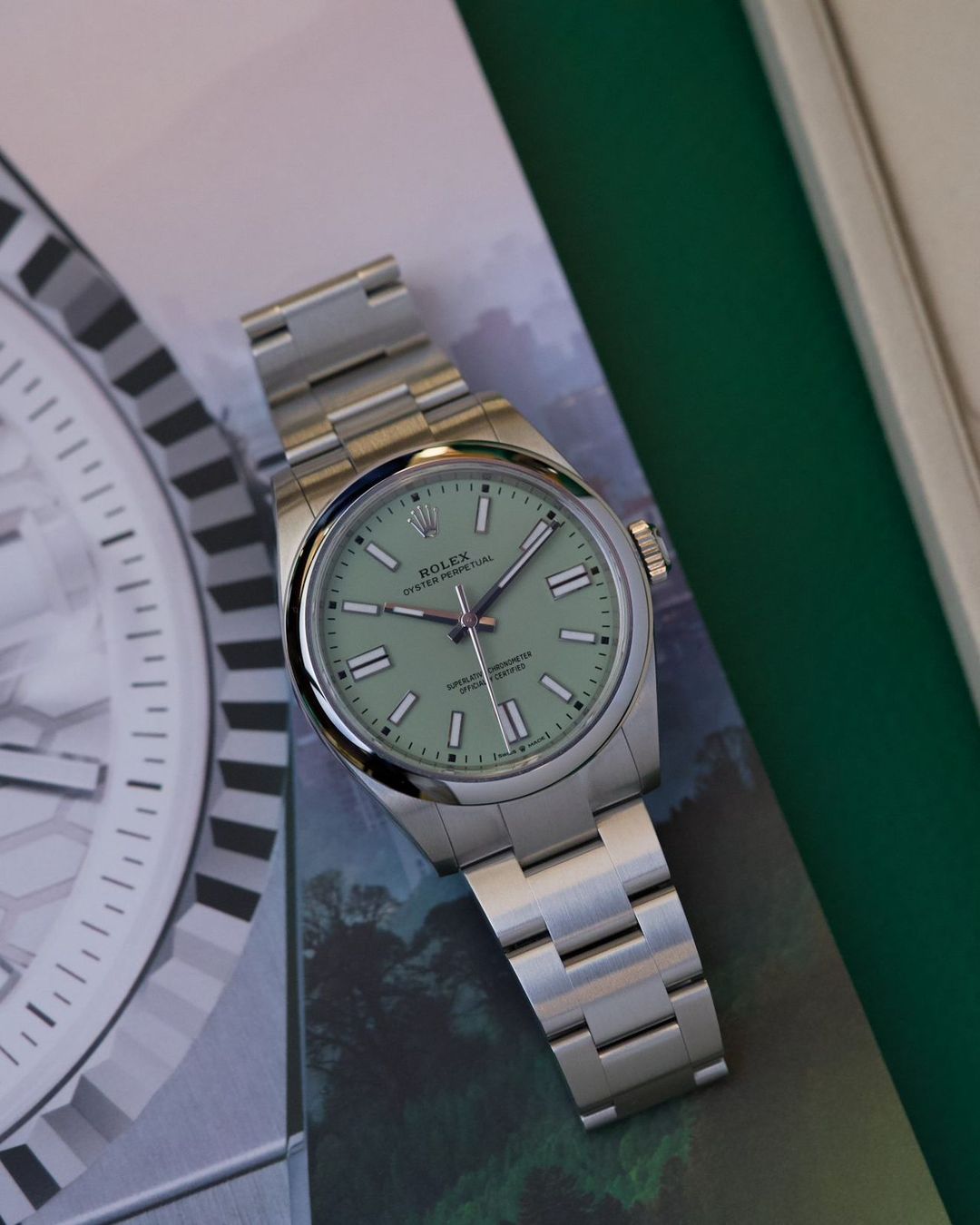 ROLEX - OYSTER PERPETUAL 2025 / GREEN