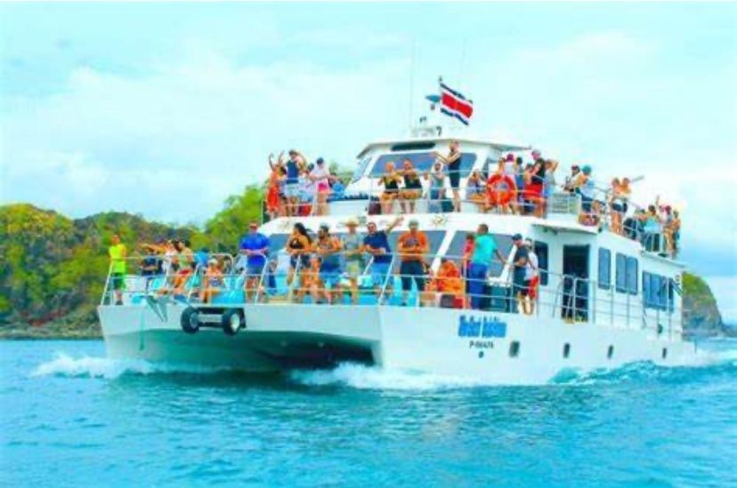 Tortuga Island Tour with Bay Island Cruises