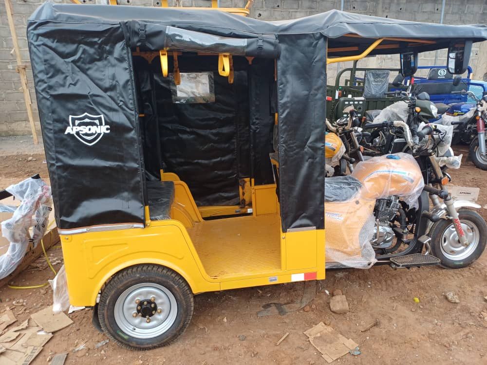 Tricycle jaune ( saloni )