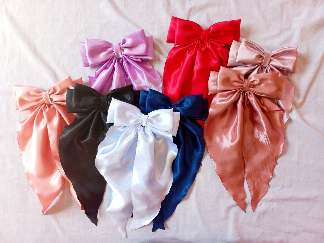🎀 Long-Tailed Satin Bow