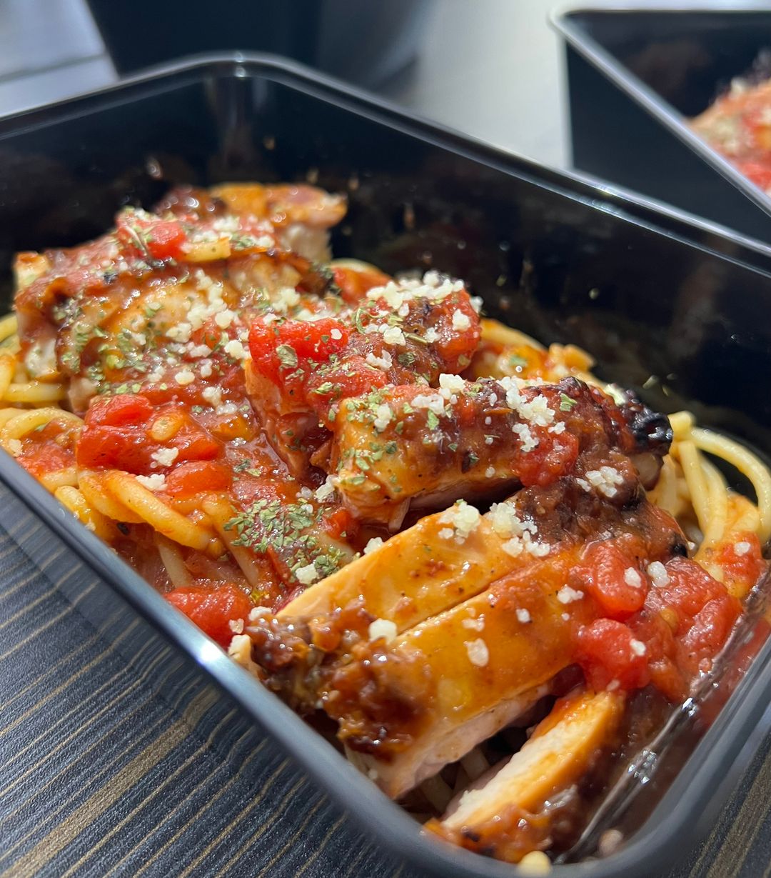Tomato Spaghetti + Grilled Chicken