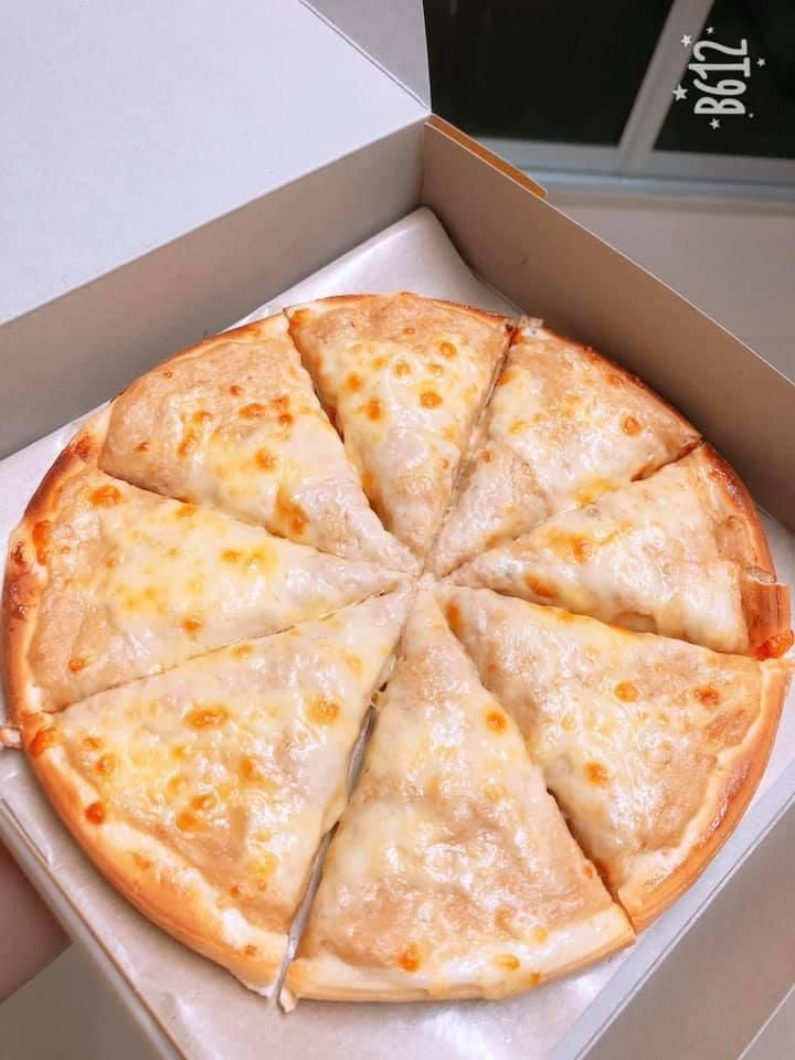 Pizza cheezy cheese 