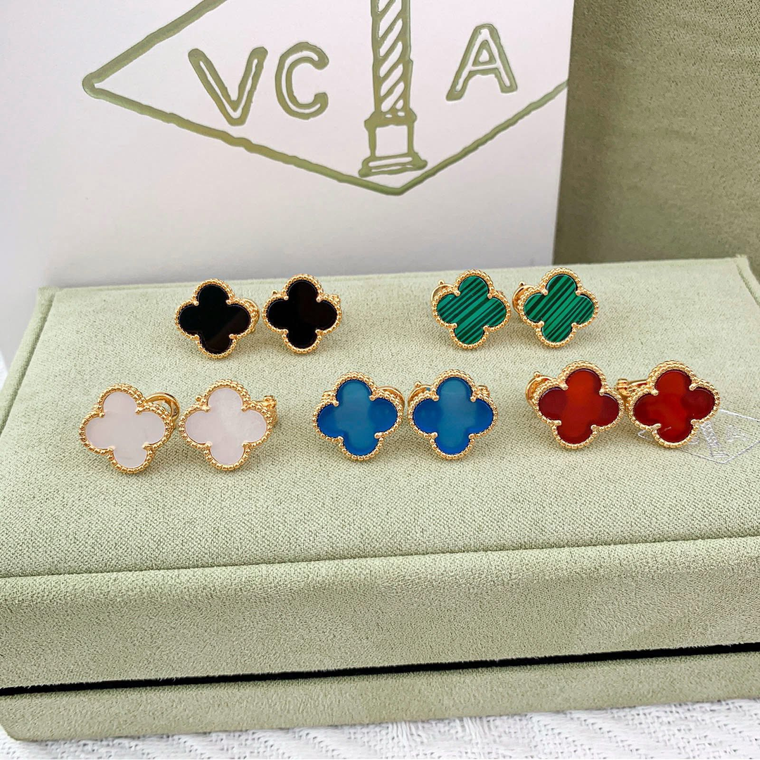 Clover Clip Earring 15mm