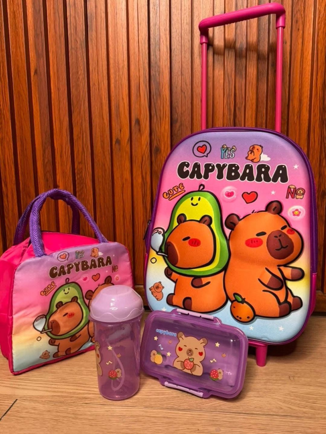 Combo capibara con lonchera y termo plástico 