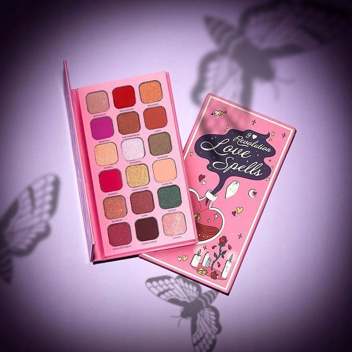 REVOLUTION 18 SHADOW PALETTE LOVE SPELLS 