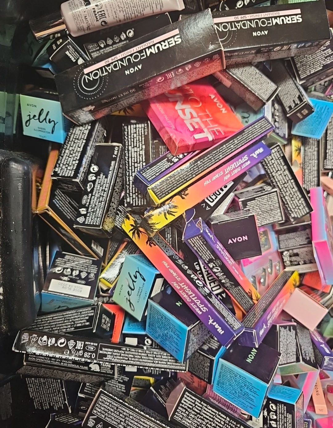 Avon 100 piece mixed items 