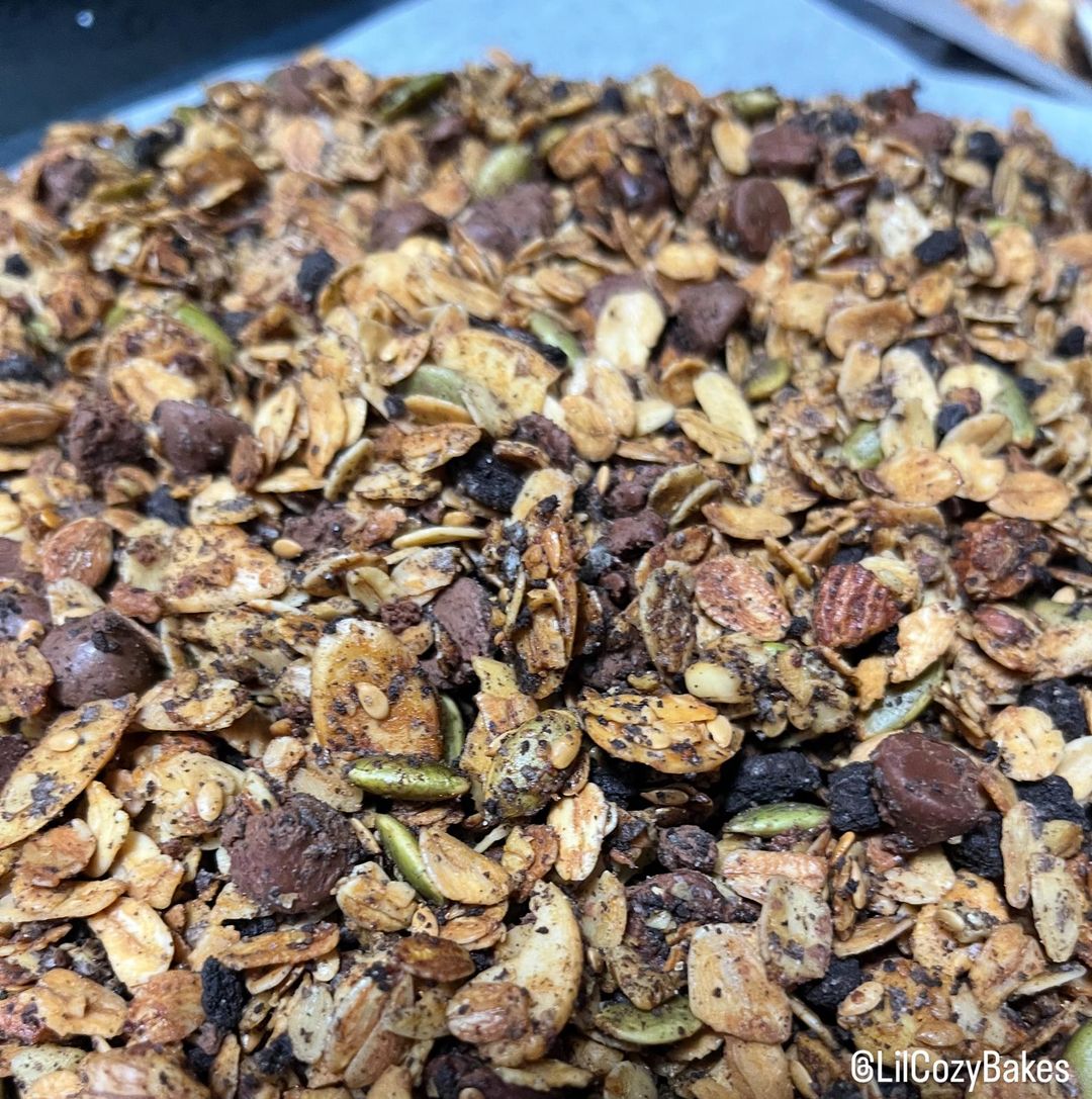 Oreo Crumble Milk Chocolate Chips Granola (Seasonal)