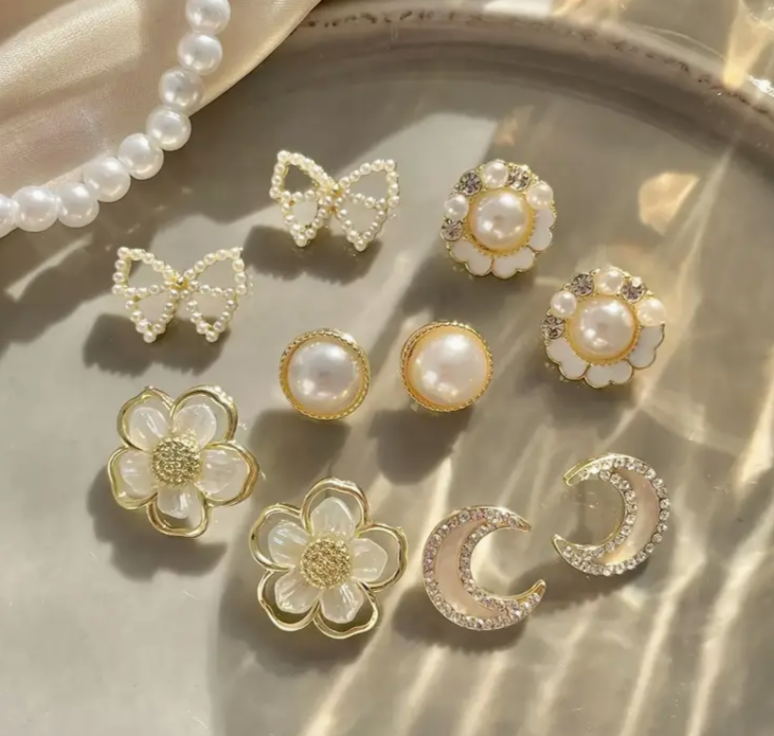 Set of 5 pearl earrings 
