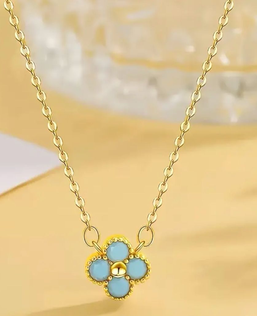 Blue flower clover necklace 