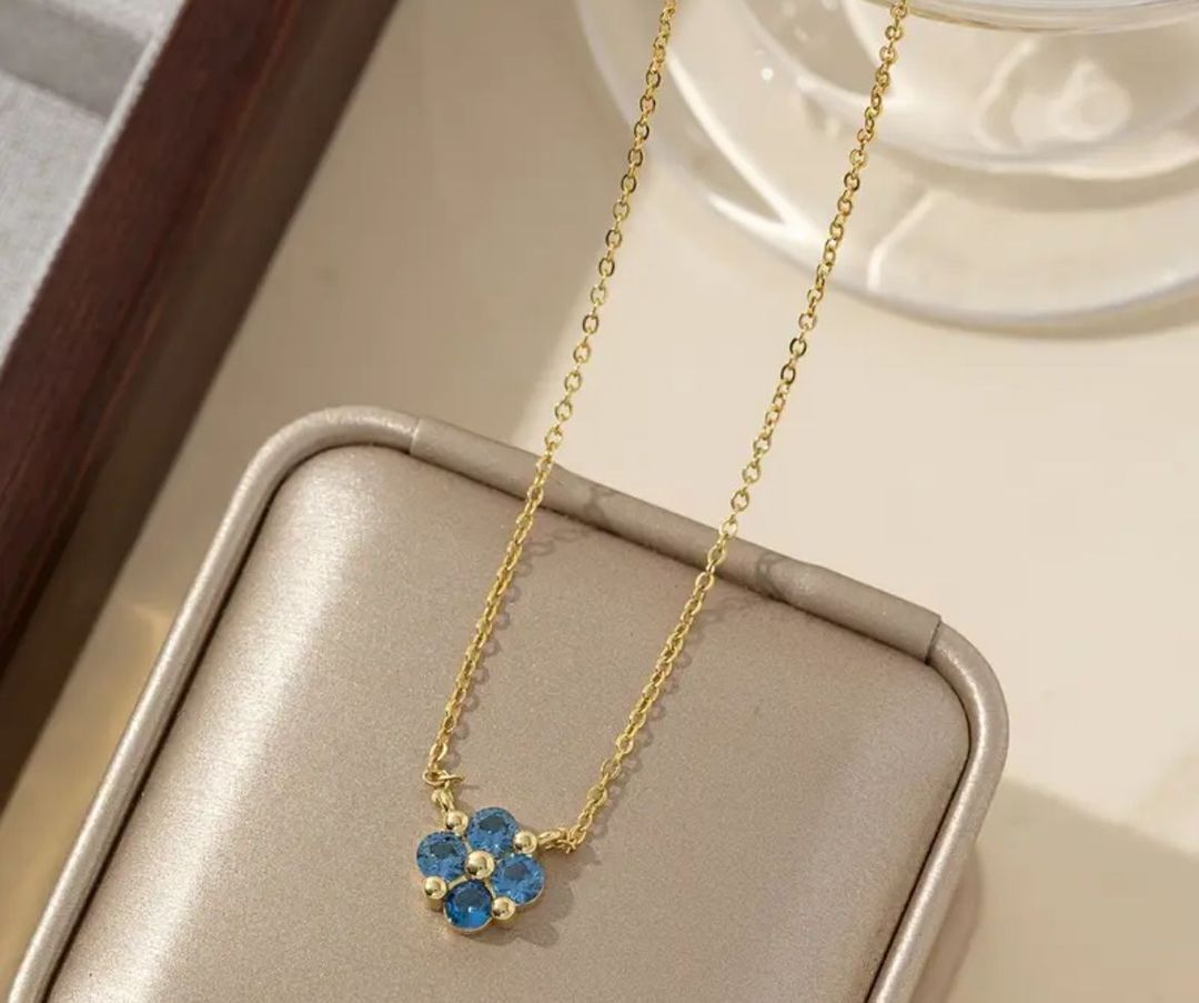 Elegant blue necklace