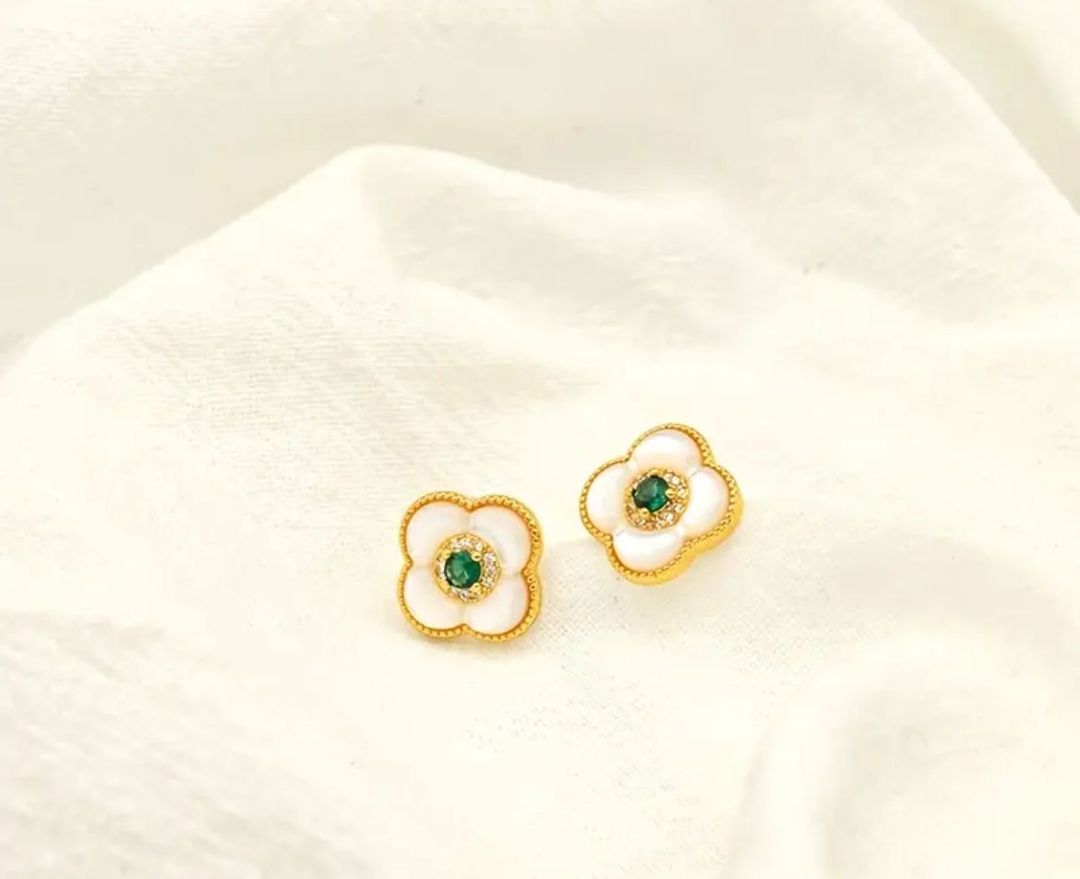 Green clover earrings