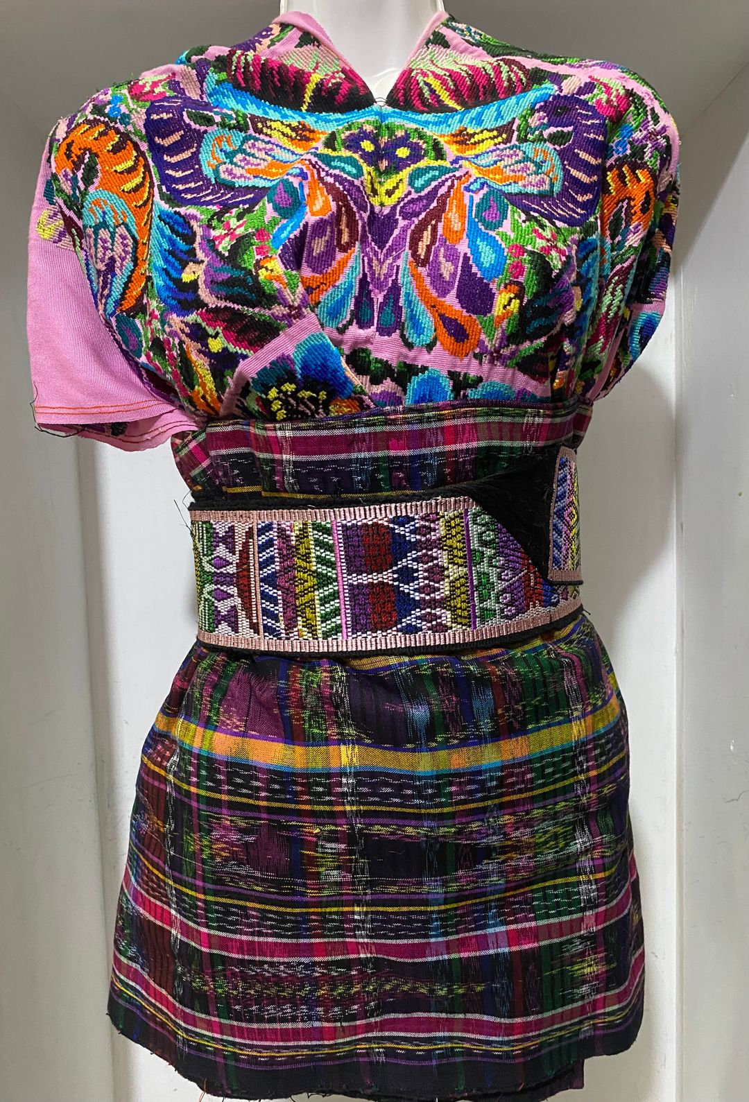 Traje económico rosa 