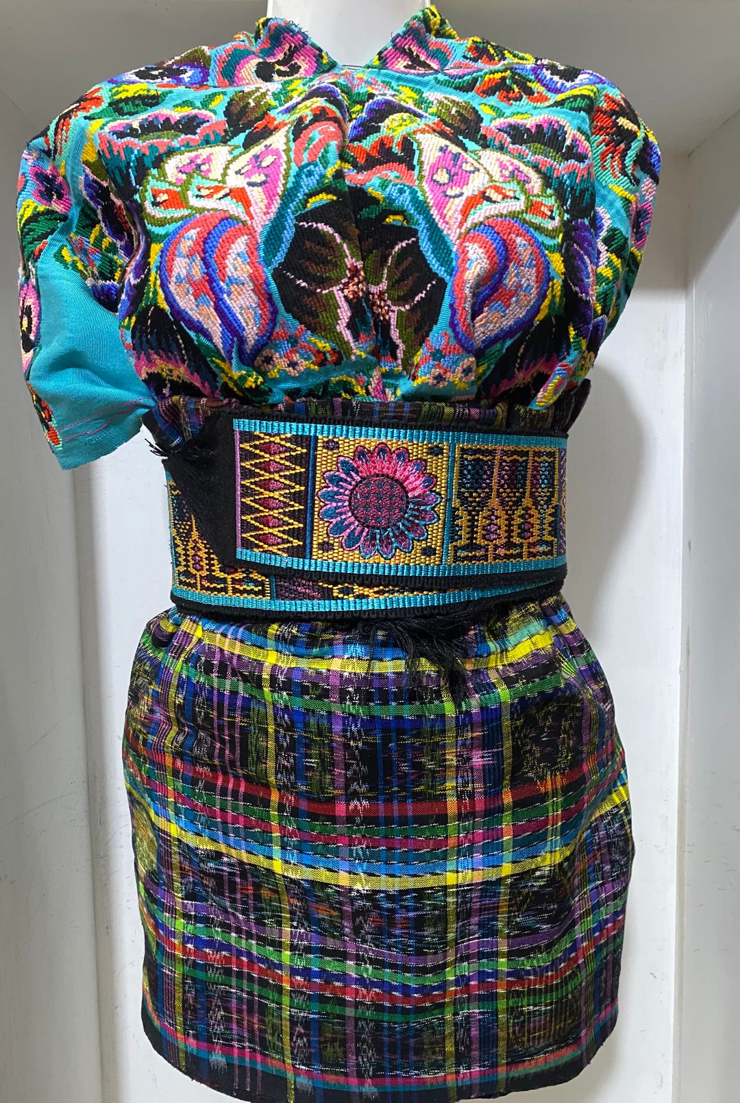 Traje típico económico celeste