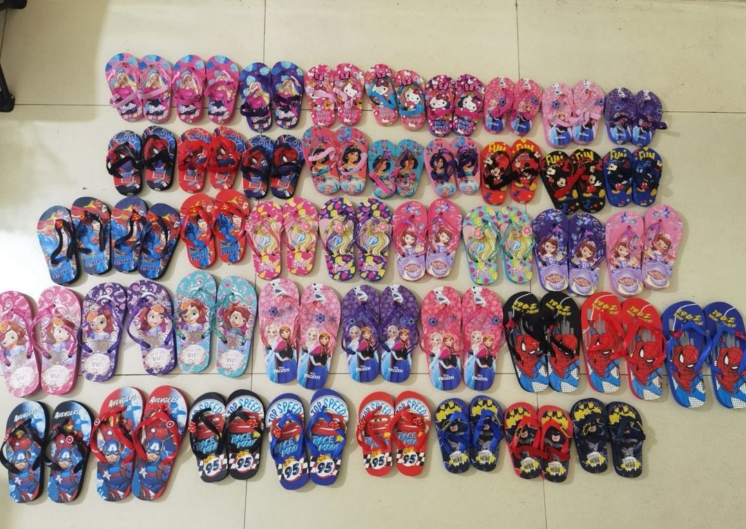 Mixed kids slippers size 20-35 3300
