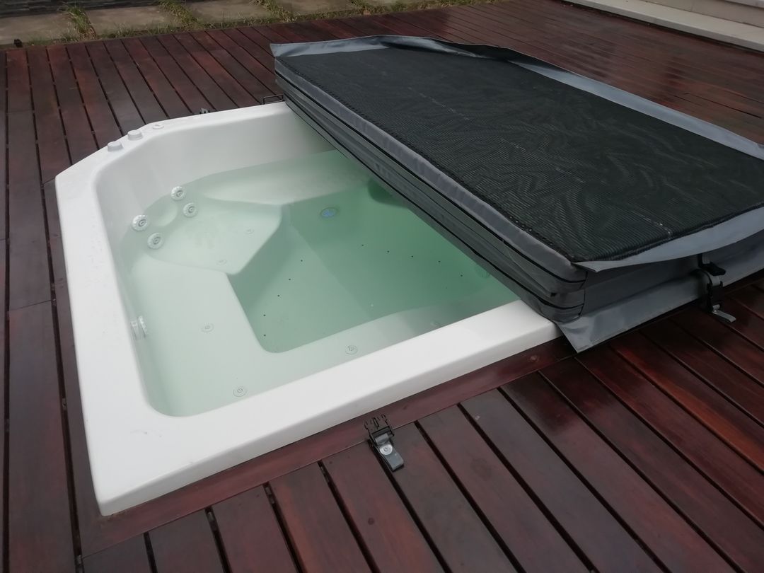 Christelle / Marcel Jacuzzi Cover 