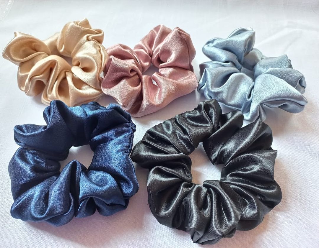 🌷 Satin Scrunchies