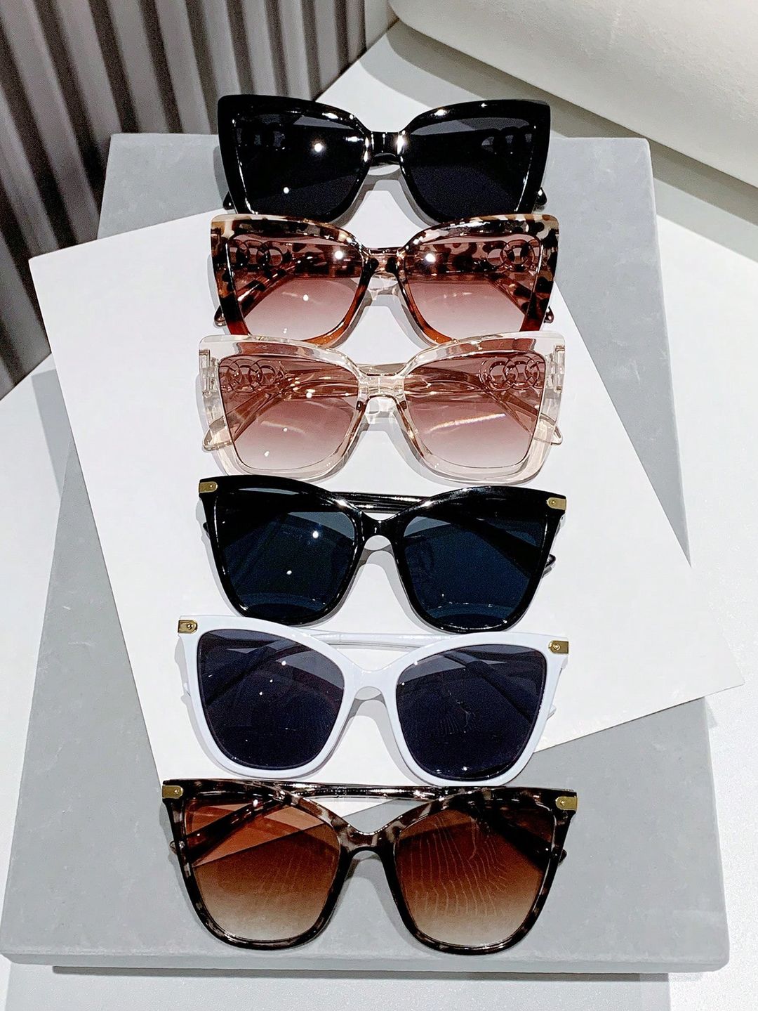 6 paires de vintage style bohème avec grands cadres carrés pour hommes et femmes. Montures en plastique classiques pour le port extérieur, les voyages, la plage et les loisirs quotidiens. Idéal pour l'été, les vacances, les sorties en plein air et les voyages.