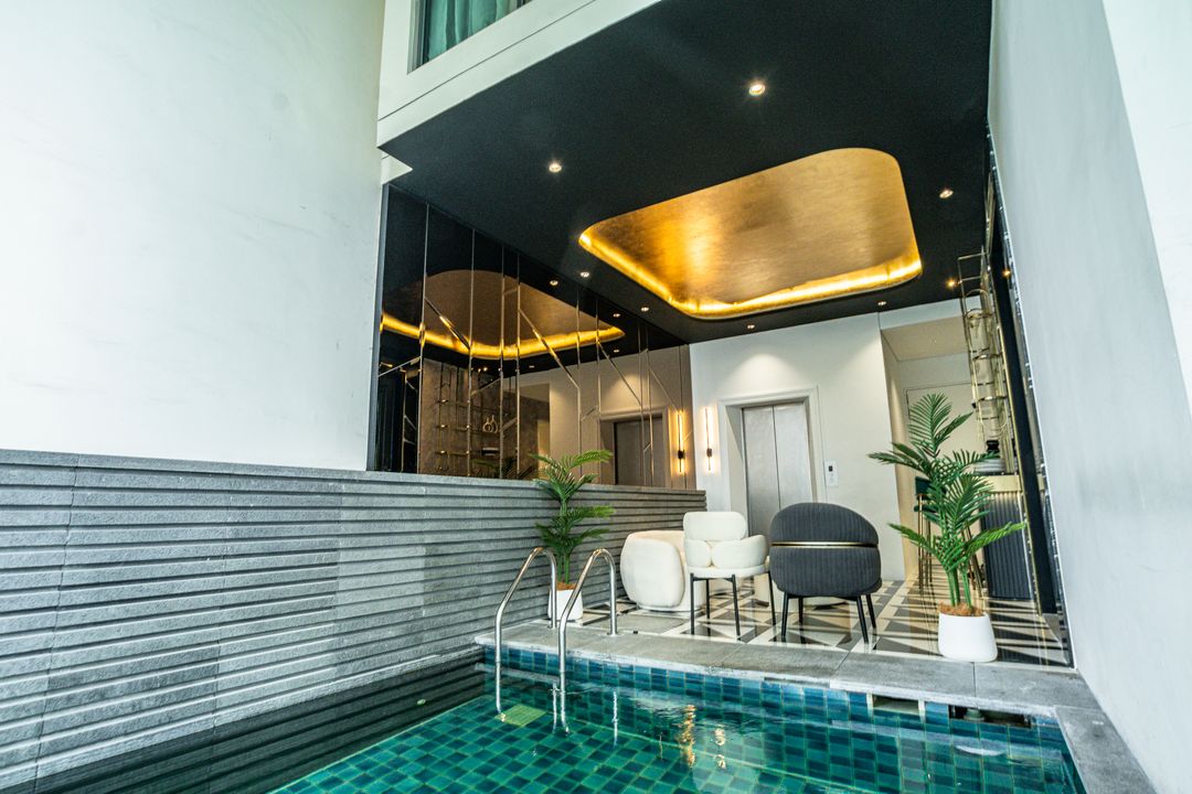 One KL with private pool