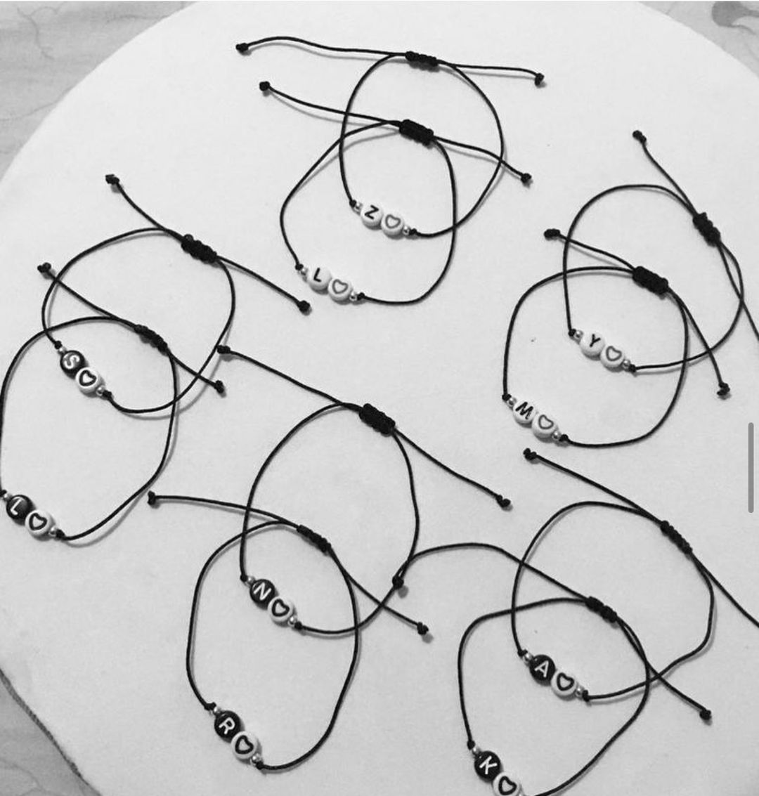 Par de pulseras con iniciales ❤️