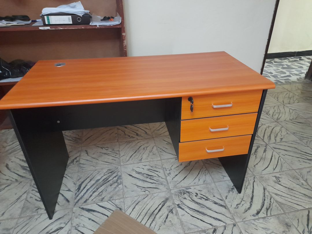 Normal Traditional Office table