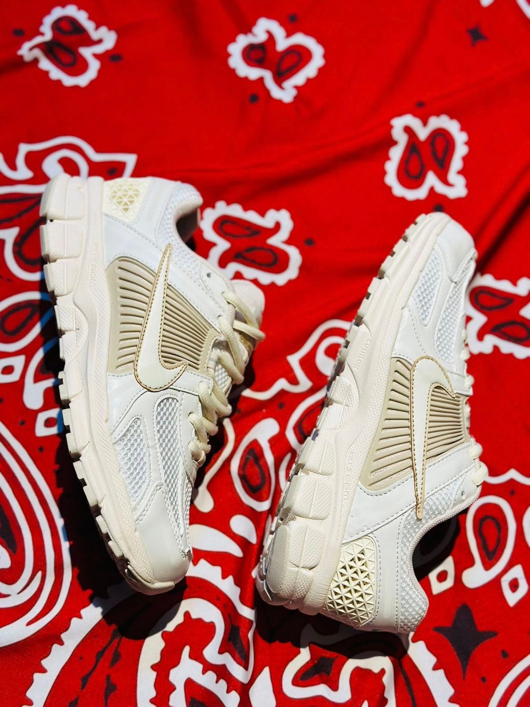 Vomero White
